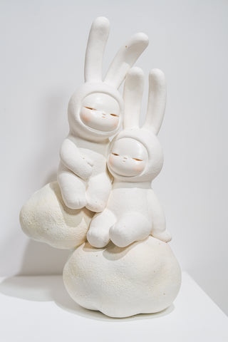 Snuggling Close, MIYAKO TERAKURA, 2025Ceramic27.0 × 19.0 × 49.0 cm