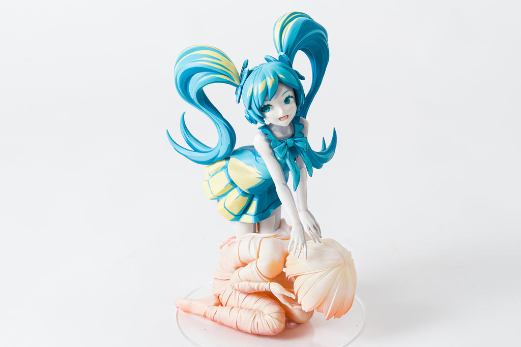 Miku's pupa (2D coloring), ONOTAKU, 2026Water based paint, Resin21.0 × 20.0 × 33.0 cm